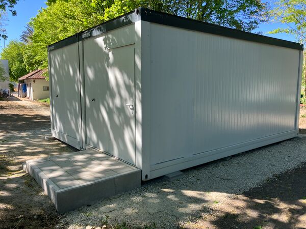 Mannschaftscontainer von TürkGücü am städtischen Stadion