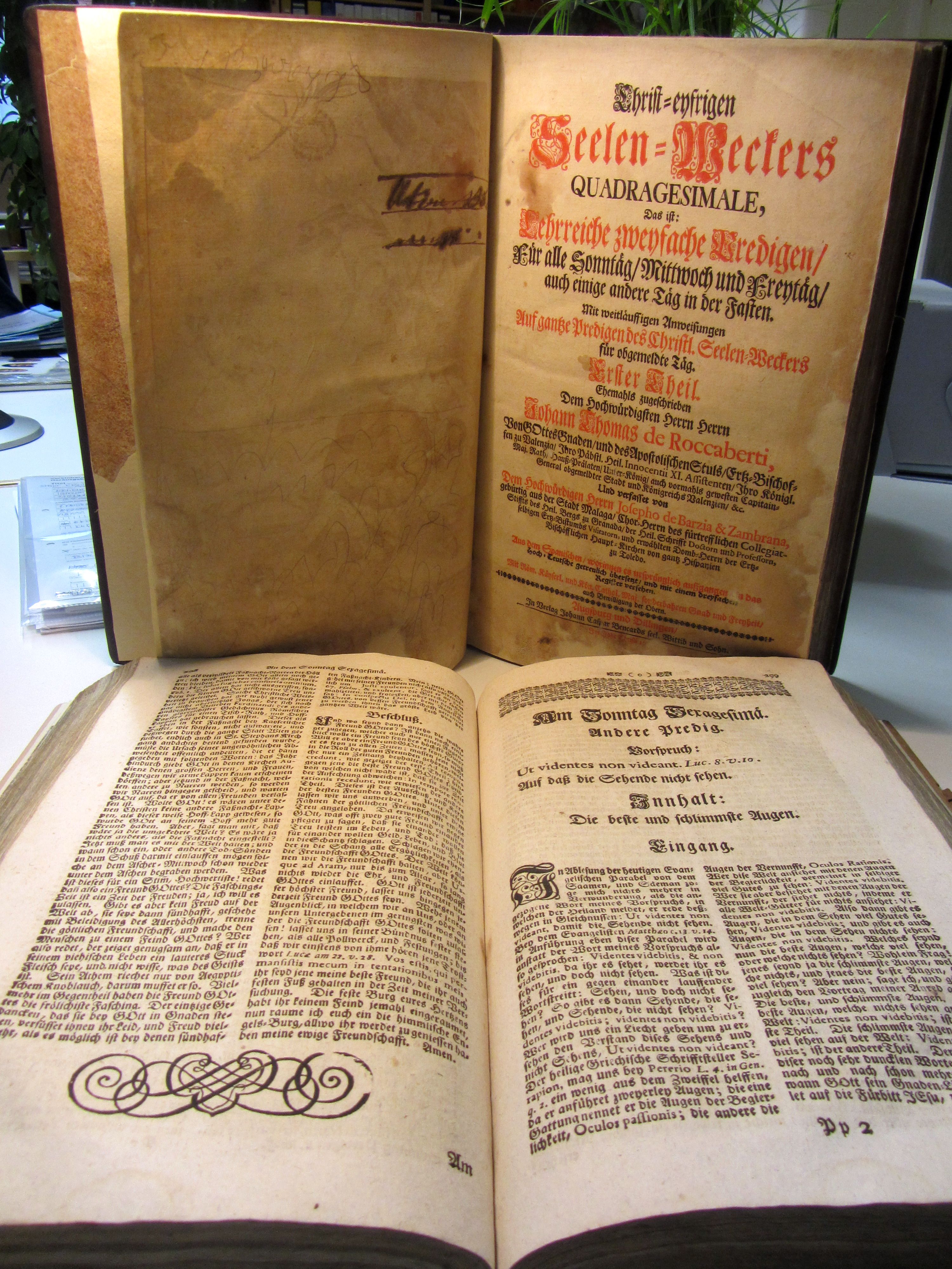 Zwei historische Bücher aus dem 18. Jahrhundert