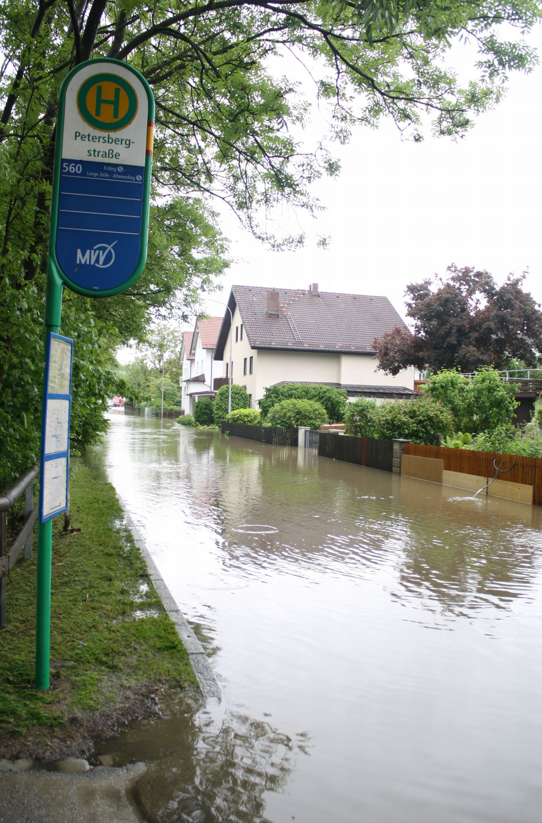 Überflutete Austraße 2013