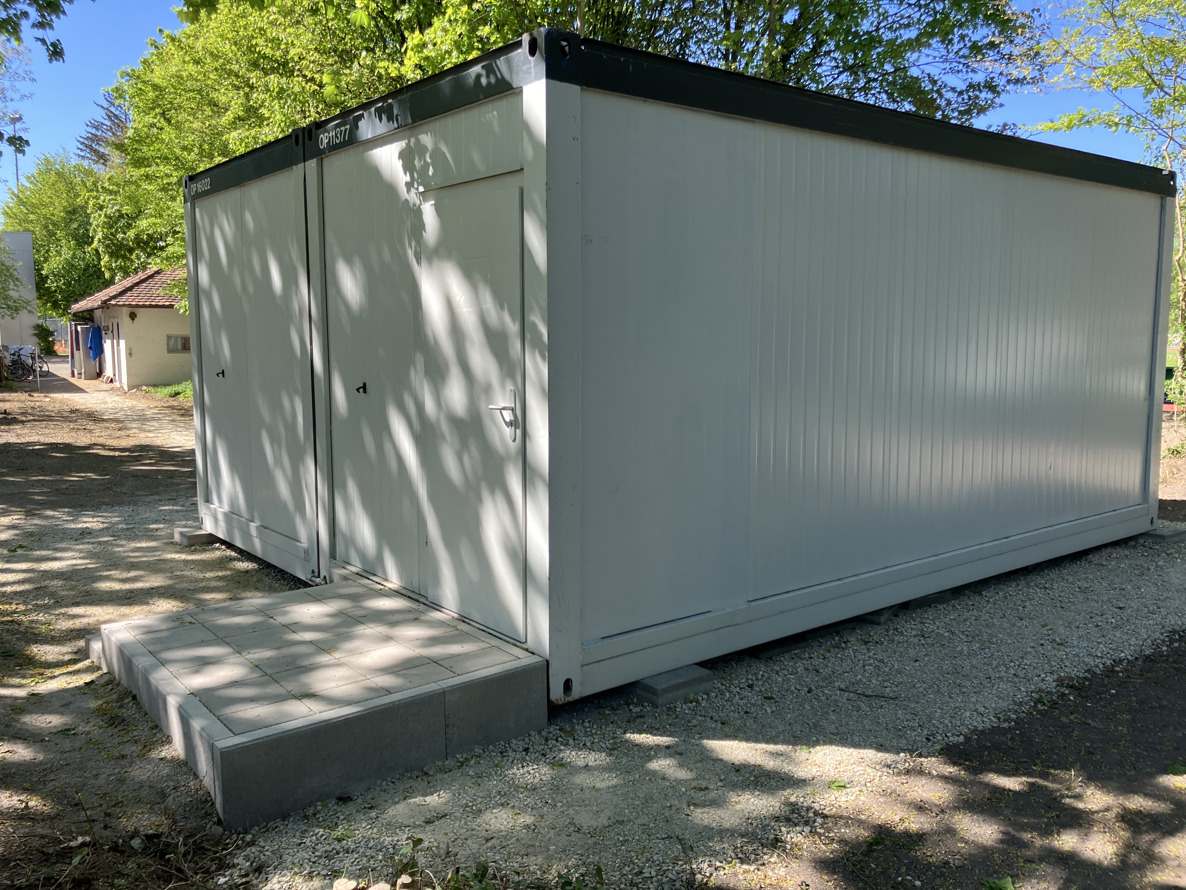 Mannschaftscontainer von TürkGücü am städtischen Stadion